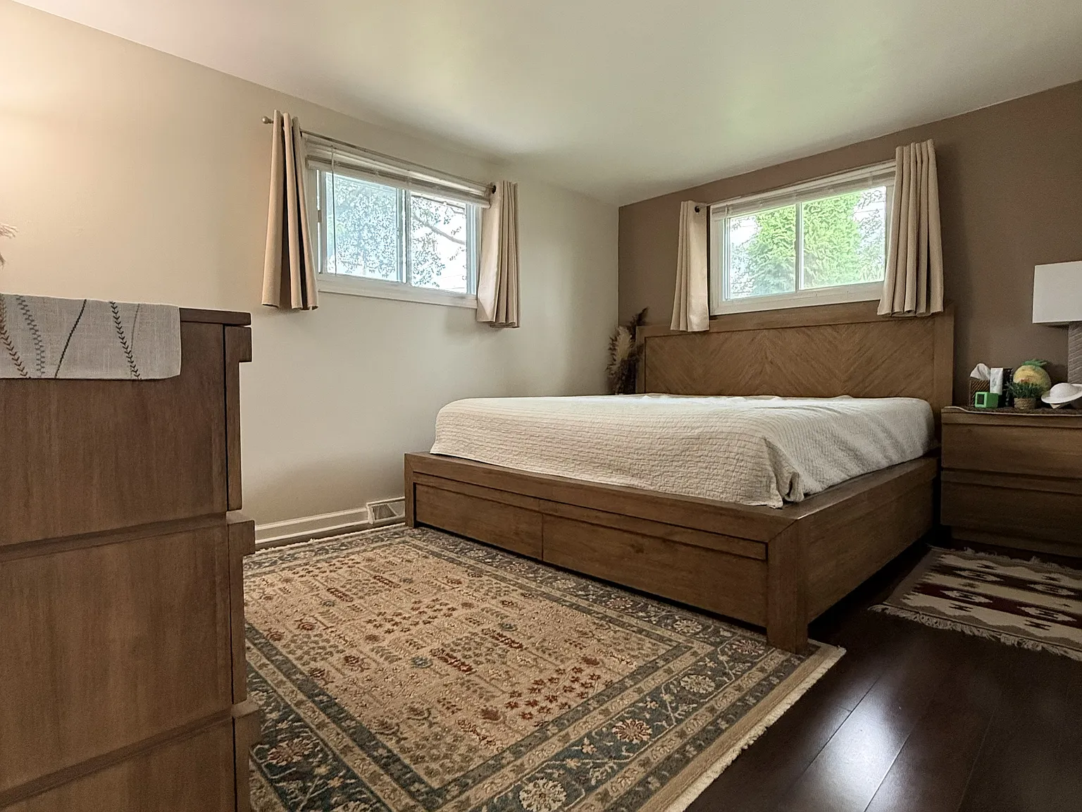 3 bed, 1000 sqft, $1,980 — Photo 4