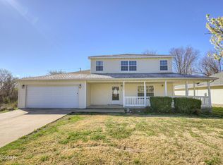 1935 Meadows Dr, Neosho, MO 64850