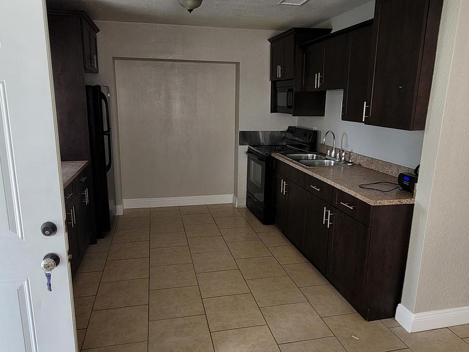 1st image of 7213 N Hubert Ave