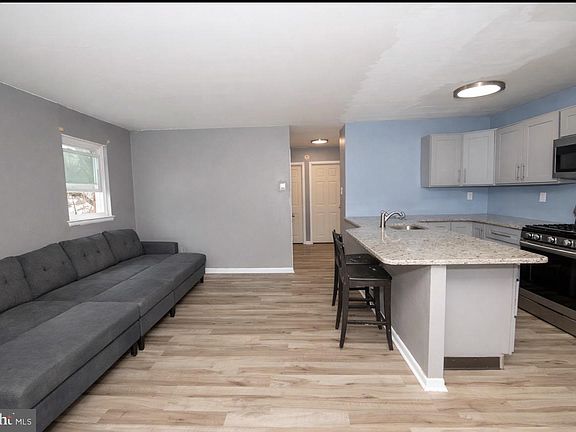 3rd image of 3248 Rhett Rd