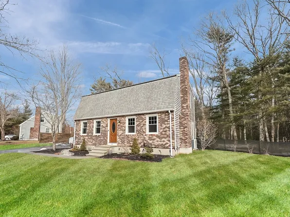 44 Ferncrest Dr, Taunton, MA 02780