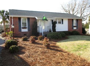 607 W Shore Dr, Swansboro, NC 28584