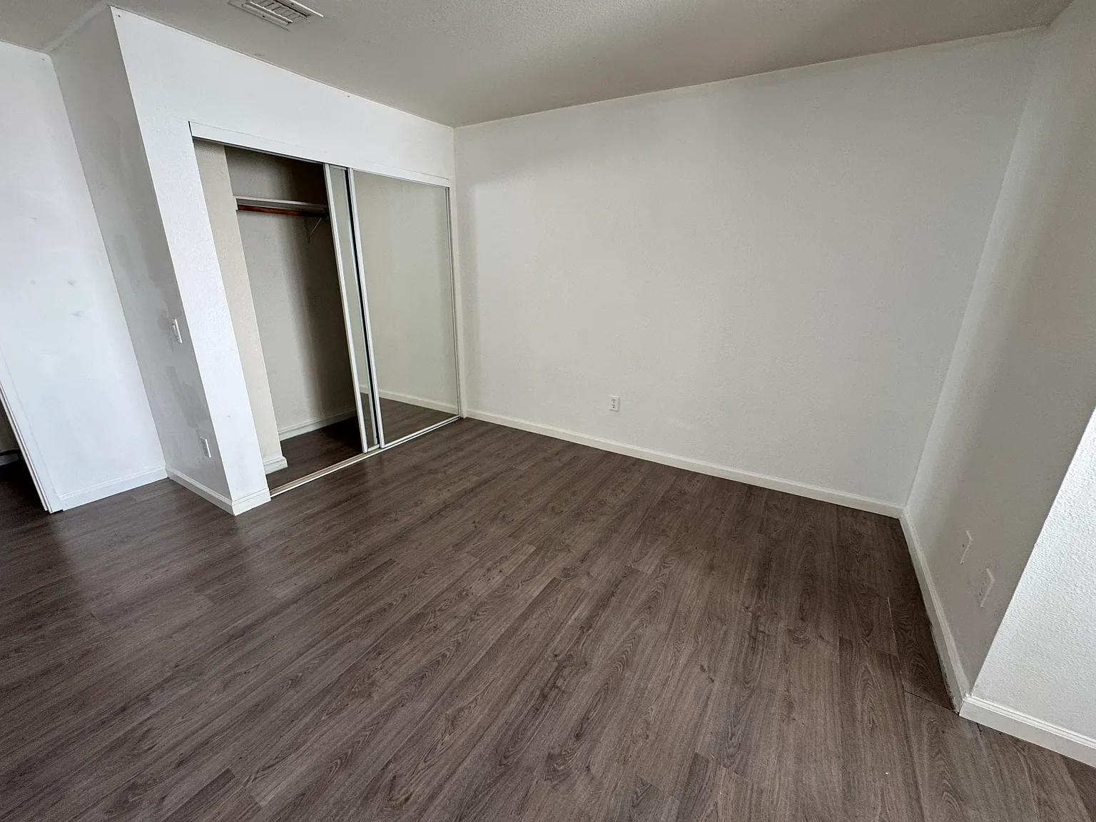 1050 Scott St — Photo 4