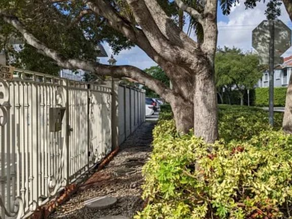 2nd image of 11610 N Bayshore Dr APT 2F