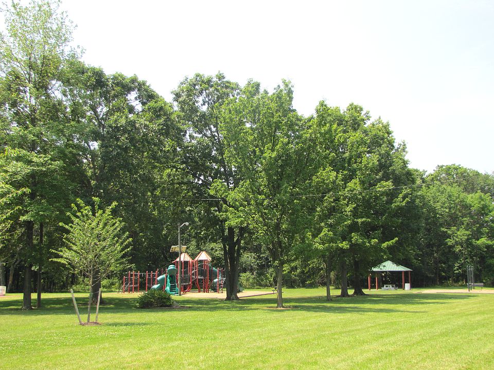 2nd image of 55 Gramercy Dr