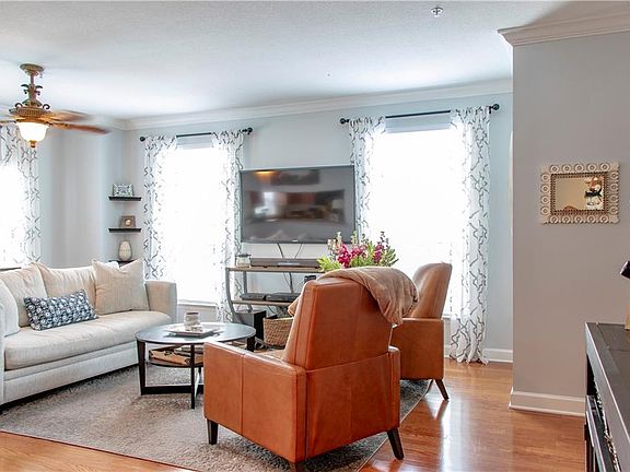 4th image of 3210 Marcellus Cir