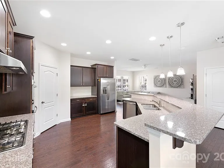4020 Whittier Ln — Photo 14