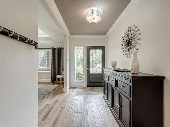 3rd image of 1205 Oakhurst Ct