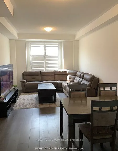 14 Hughes Ln W — Photo 5