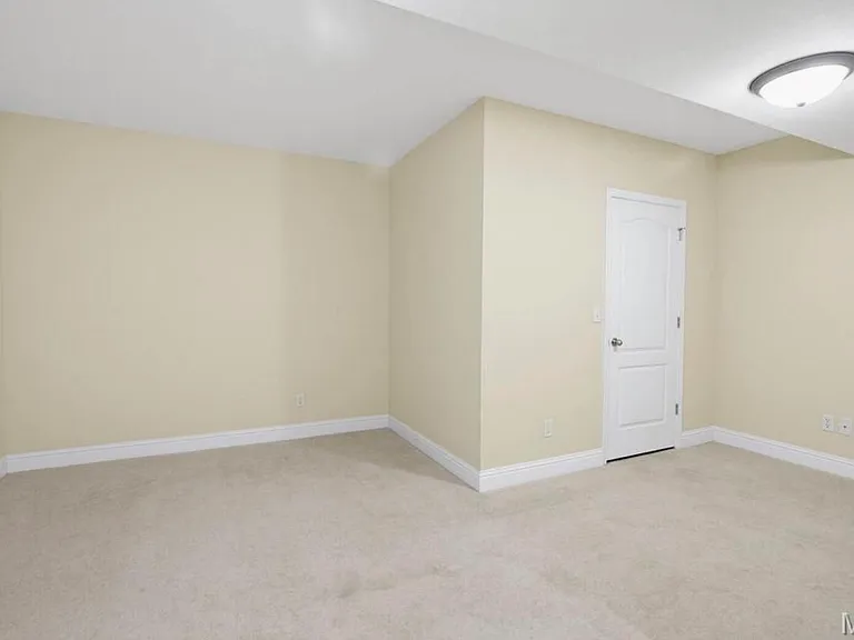 1835 Evondale Dr — Photo 12