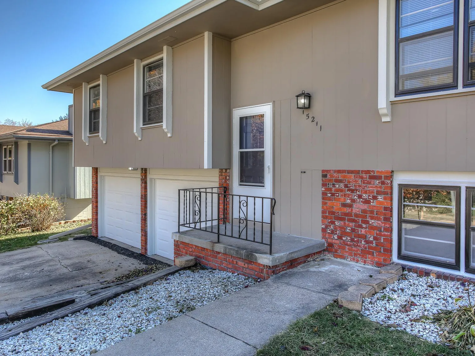 3 bed, 2.5 bath, 1300 sqft, $2,150 — Photo 3