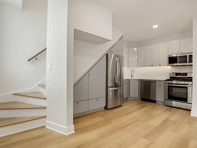 4340 N Oakley Ave #CH — Photo 10