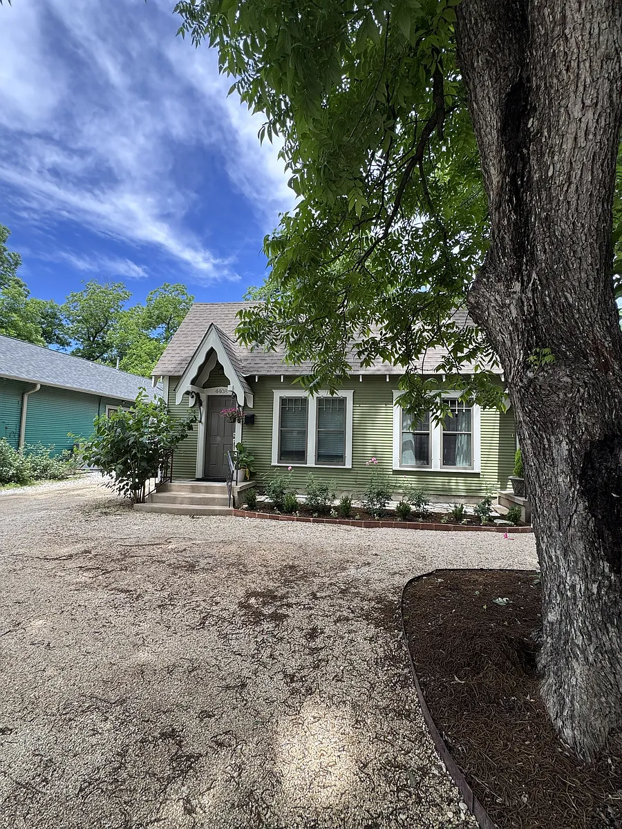 Building Photo - 4408 Duval St #A