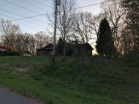 3rd image of 142 Winberry Ln