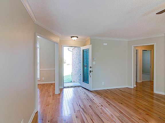 5th image of 285 Rebecca Ann Ct