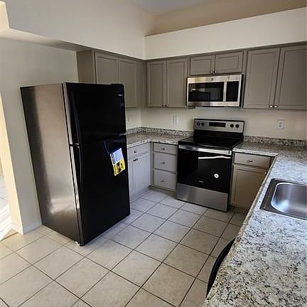 5th image of 18129 Sandy Pointe Dr