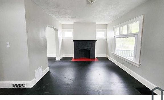 3rd image of 4305 E 119th St