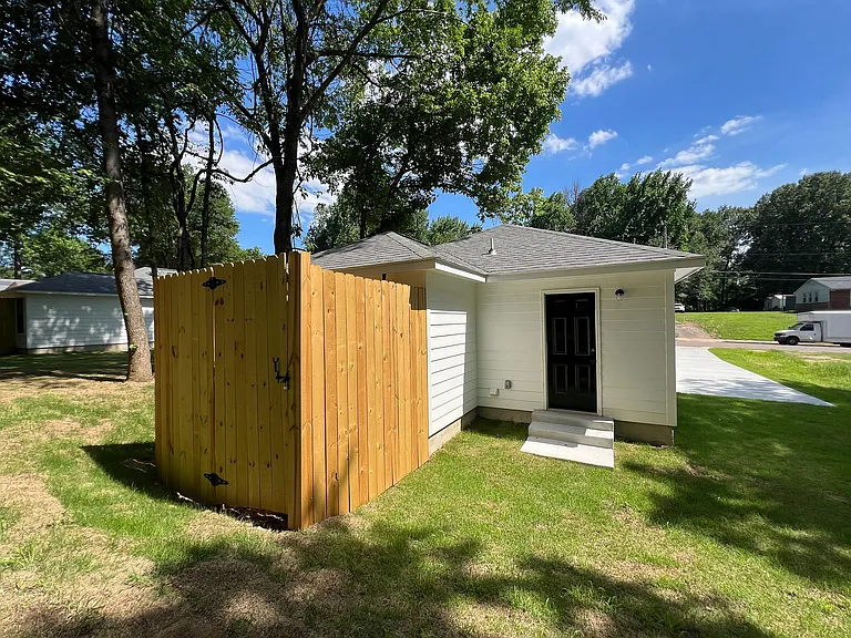 738 Hazelwood Rd — Photo 11