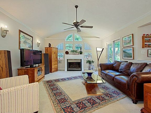 22x15 family room