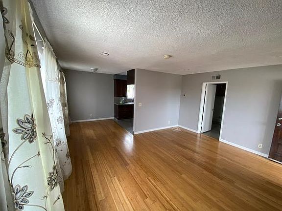 4th image of 4829 W 117th St