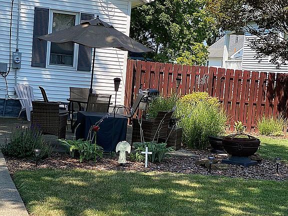 Great large back patio 