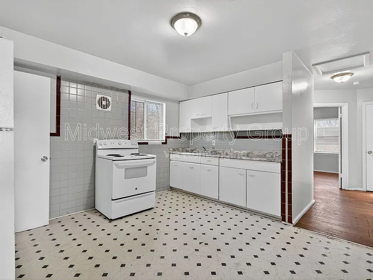 5900 Sheriton Dr — Photo 6