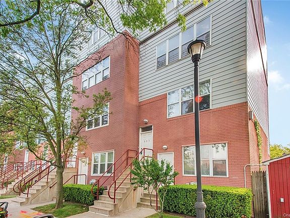 2nd image of 327 Admiral Ln #1327D