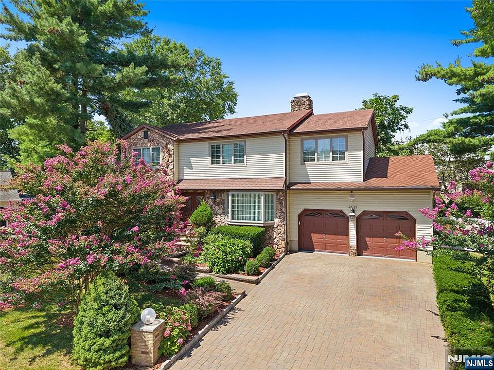 1st image of 42-05 De Bruin Dr