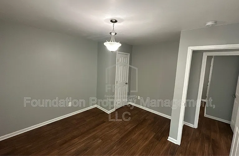 1663 Humber St — Photo 22