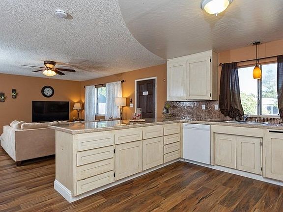 3rd image of 1370 Wesley Ln