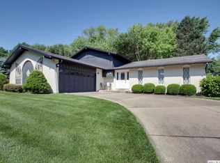 114 Holiday Dr, Quincy, IL 62305