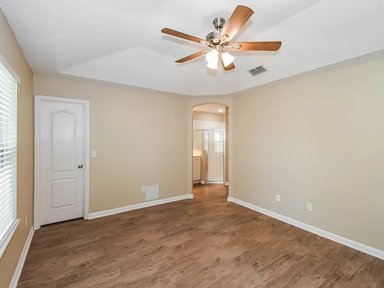 2438 Shelby Creek Rd W — Photo 6