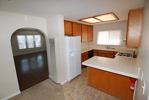 4th image of 245 Redondo Ave