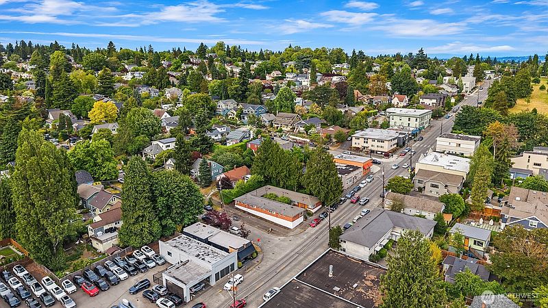 3rd image of 2800 NE 55th Street