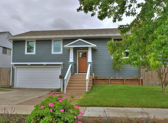 2nd image of 1622 Hallbrook Dr