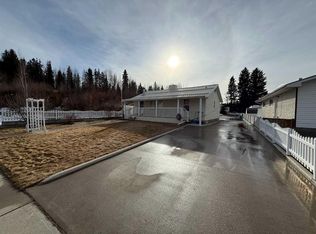 152 E Sherwood Dr, Hinton, AB T7V 1P6