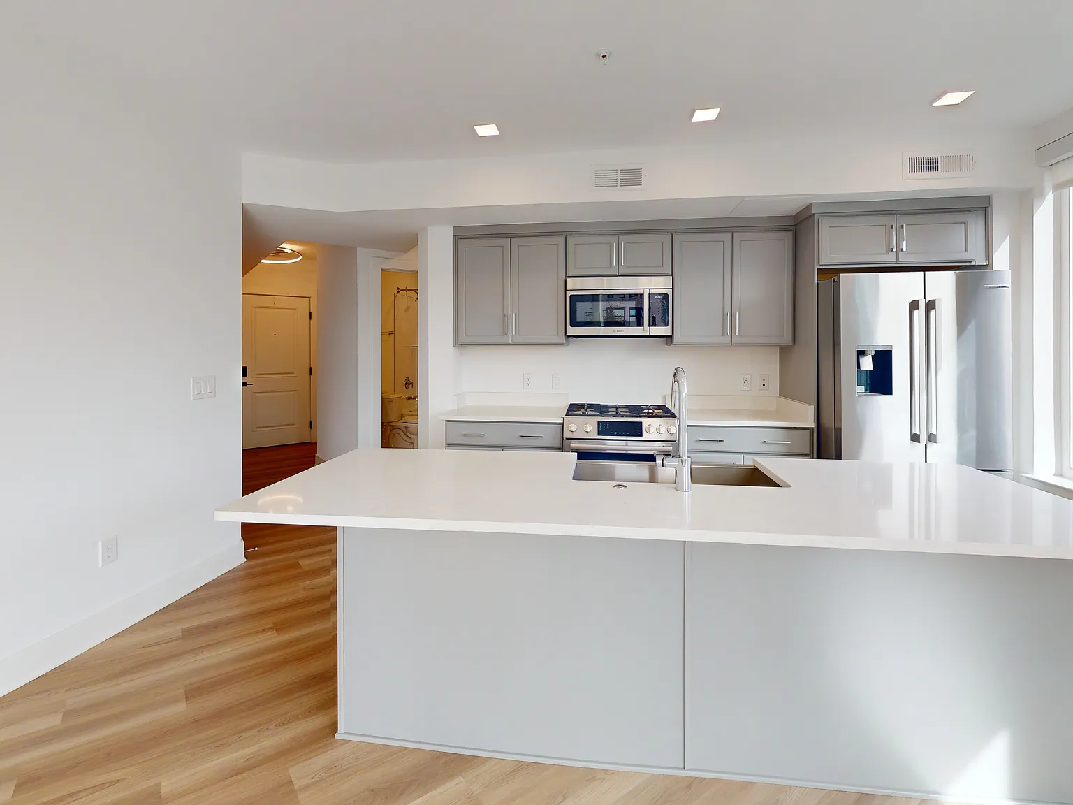 701 N Henry St — Photo 3