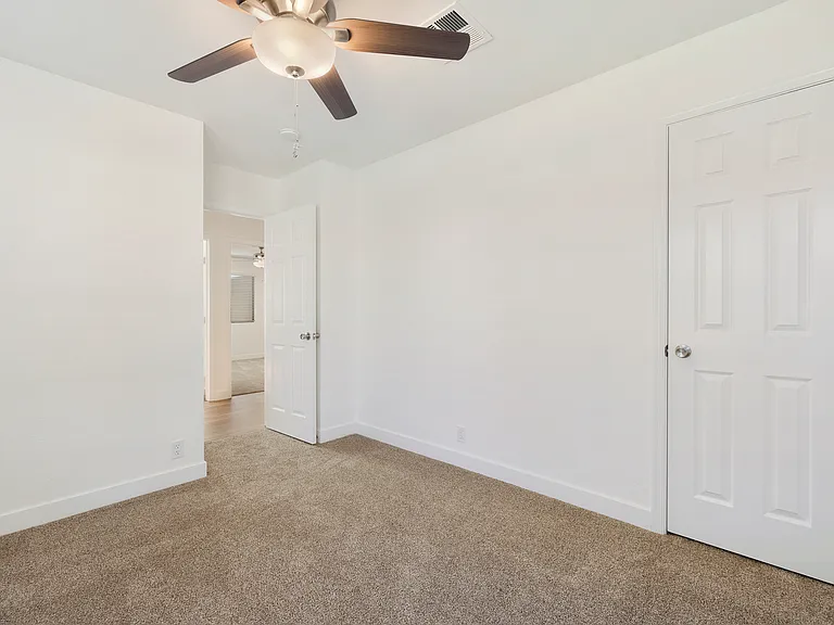 5656 E Saint John Rd — Photo 32