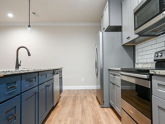 3rd image of 1737 Arbor Hills Dr SE #1741