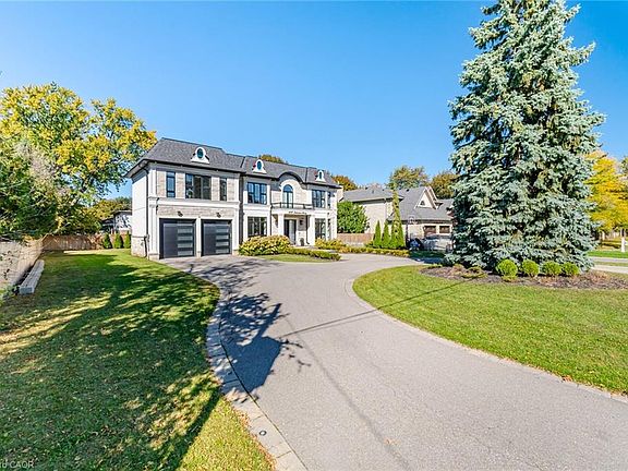 3rd image of 2107 Lakeshore Rd W