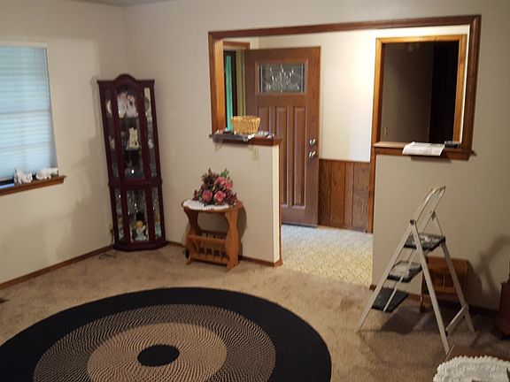 3rd image of 904 S 26th St