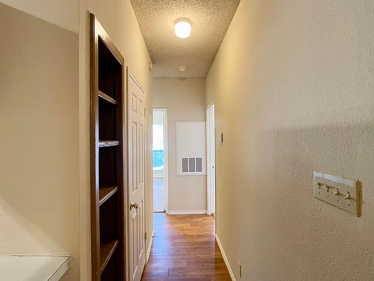 914 W 26th St #101 — Photo 5