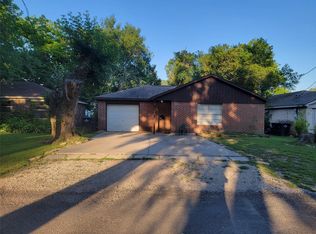 116 N Coffelt St, Alvin, TX 77511
