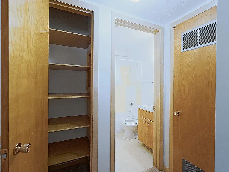 4321 Holdrege St #1 — Photo 12
