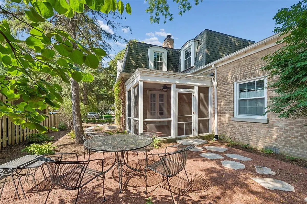 4 bed, 2.5 bath, 1777 sqft, $6,500 — Photo 3