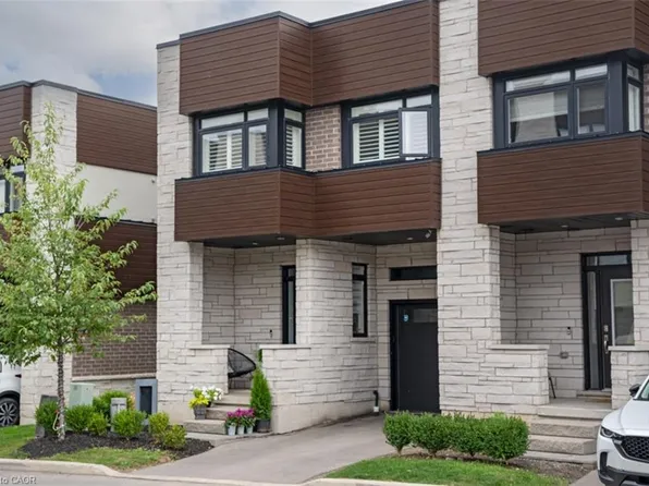 35 Midhurst Hts #22, Hamilton, ON L8J 0J1