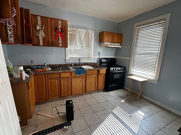 5th image of 6550 S Claremont Ave