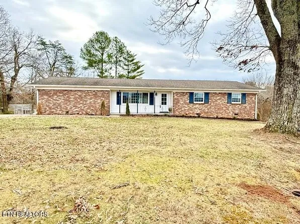 2734 Greenway Dr, Maryville, TN 37803