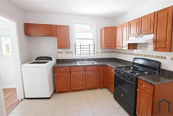 3 bed, $2,250 — Photo 1
