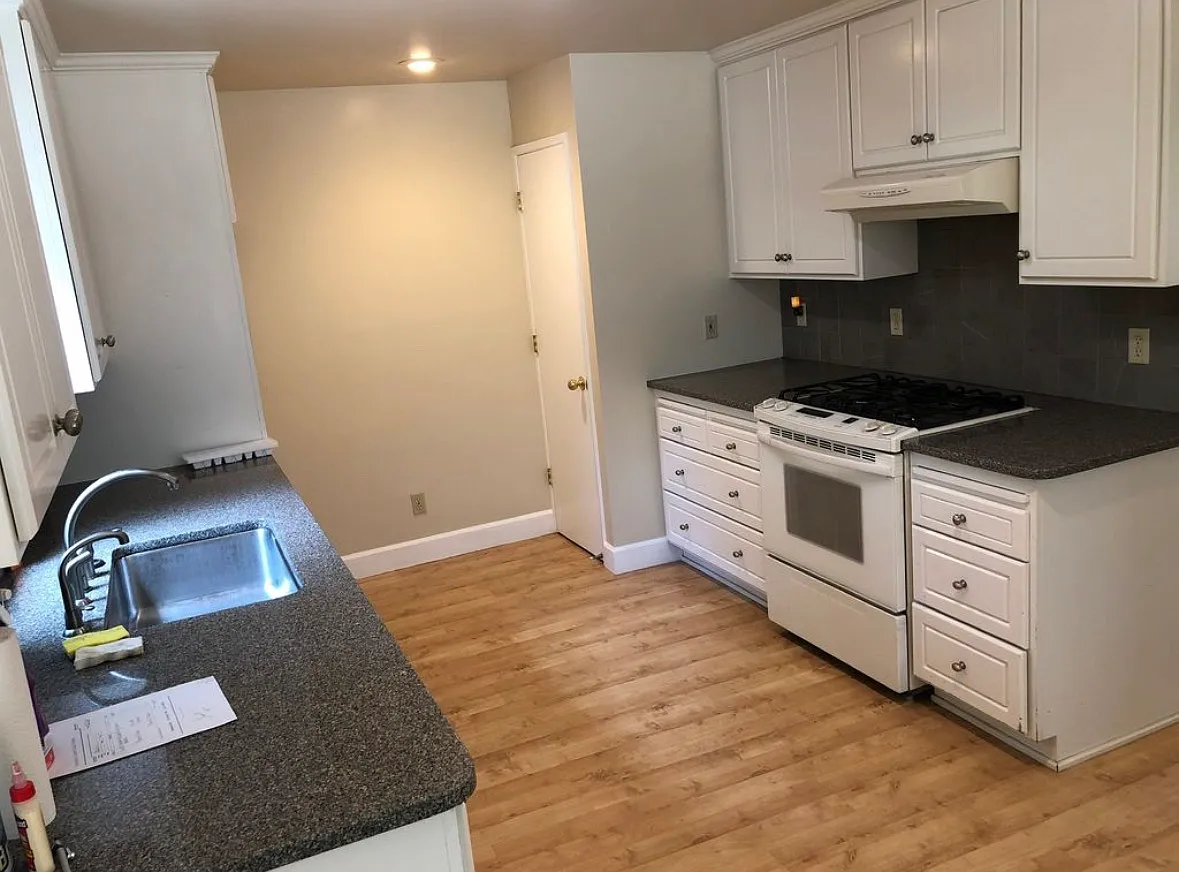 466 Golden Oak Dr — Photo 2